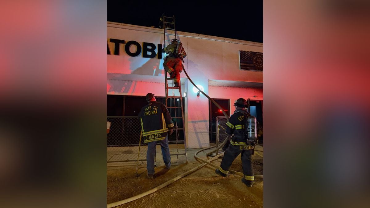 Senatobia fire crew responded to a fire at the Senatobia Police Department on Saturday morning.