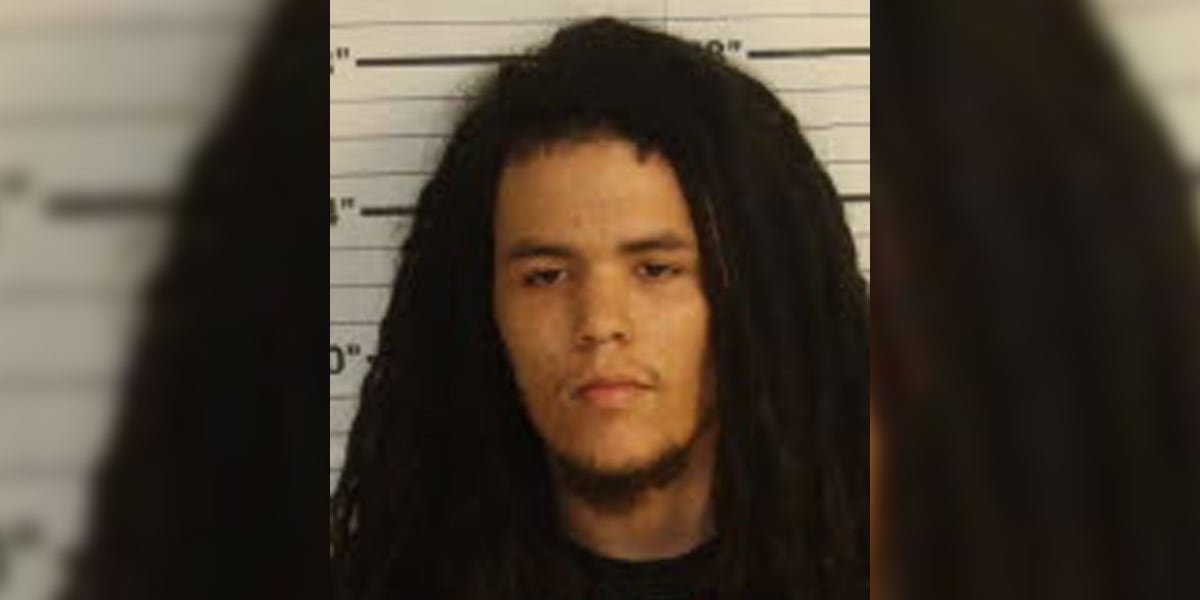 Teen charged in market shooting that wounded man, child