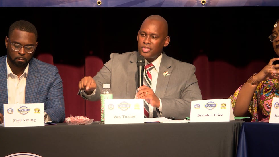 (Center) Memphis mayoral candidate Van Turner