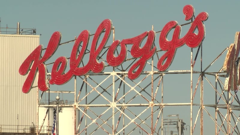Kellogg's executives say they are willing to negotiate with picketing workers in Memphis,...