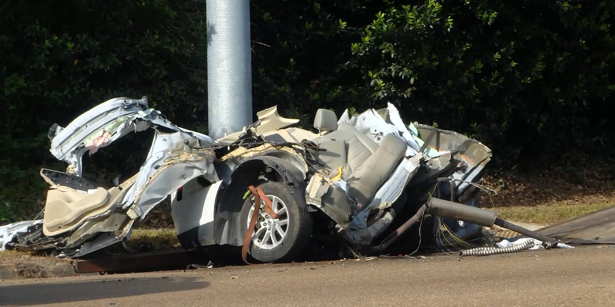 Split Car High-speed crash splits car in half; driver to be cited, MPD says