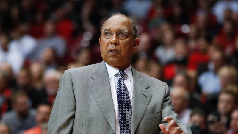 Memphis head coach Tubby Smith directs his players from the bench in the first half of an NCAA...