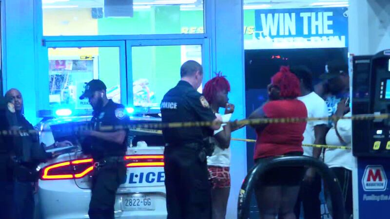 1 dead after shooting at gas station on Poplar Avenue, police say
