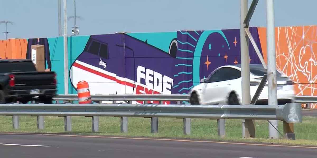 New mural welcomes visitors leaving airport