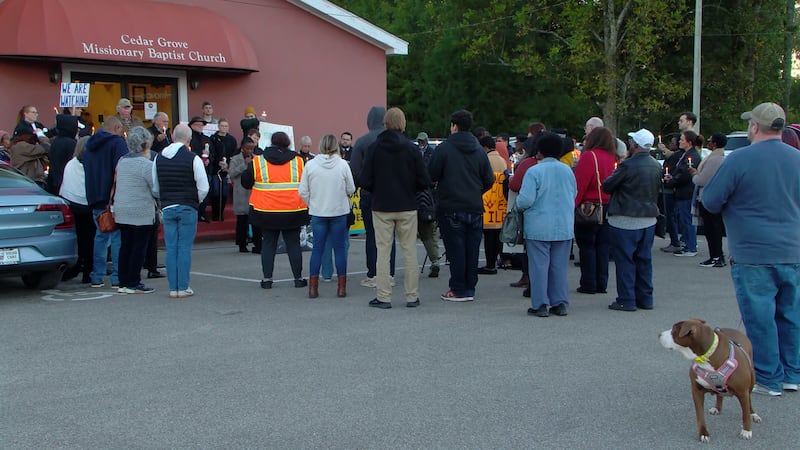 ACLU holds vigil in Mason for ICE detainees in nearby detention center