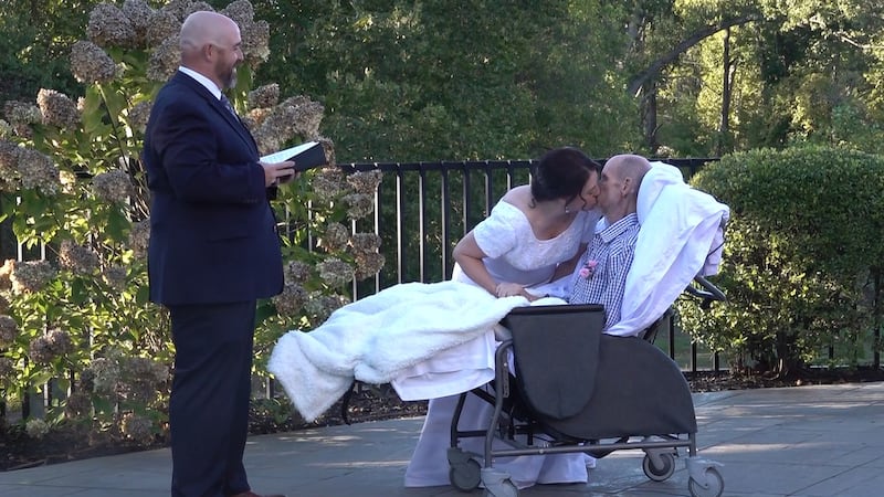 Bryan Rose, who has Stage 4 colon cancer, renewed his vows with Terri Rose, his wife of 22...