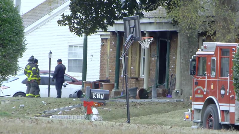 Man hospitalized after house fire in Memphis’ Grahamwood neighborhood