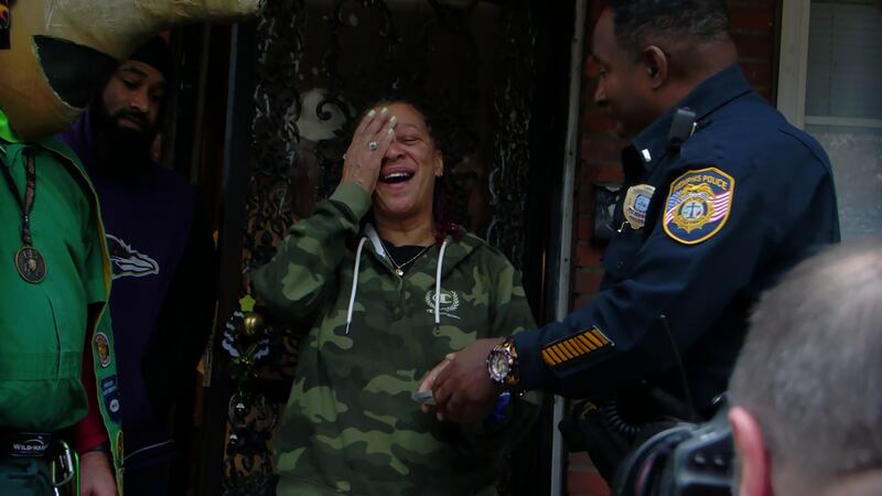 MPD, Boll Weevils deliver Christmas gifts to families victimized by crime